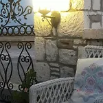 Beyaz Tas Butik Ayvalı