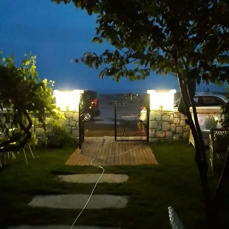 Beyaz Tas Butik Ayvalı