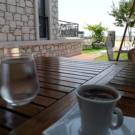 Beyaz Tas Butik 2* Ayvalı