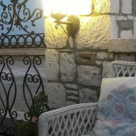 Beyaz Tas Butik Ayvalik
