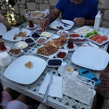 Beyaz Tas Butik 2* Ayvalı