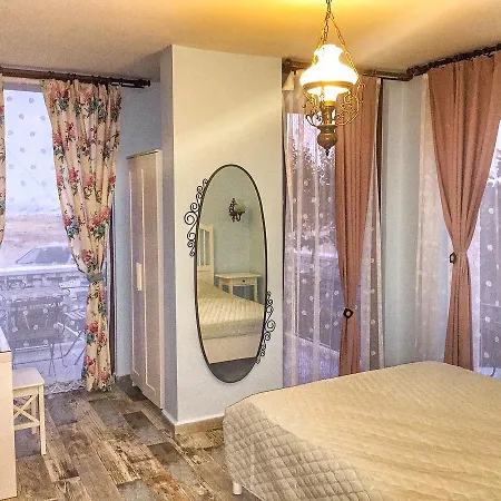 Beyaz Tas Butik מלון Ayvalı