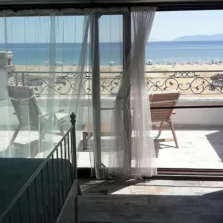 Beyaz Tas Butik מלון Ayvalı