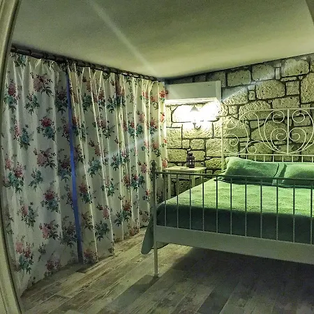 Beyaz Tas Butik 2* Ayvalı