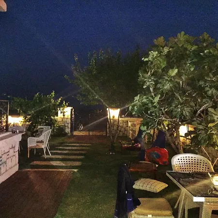 Beyaz Tas Butik 2* Ayvalı