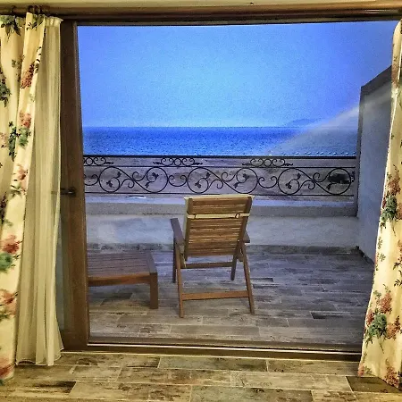 Beyaz Tas Butik מלון Ayvalı