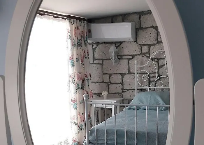 Beyaz Tas Butik 2* Ayvalı