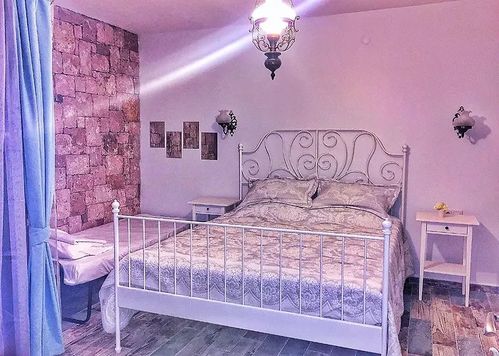 Beyaz Tas Butik Ayvalı