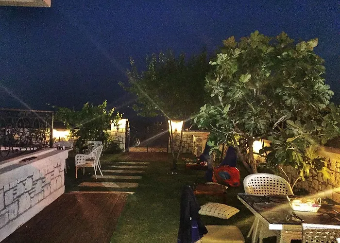 Beyaz Tas Butik 2* Ayvalı